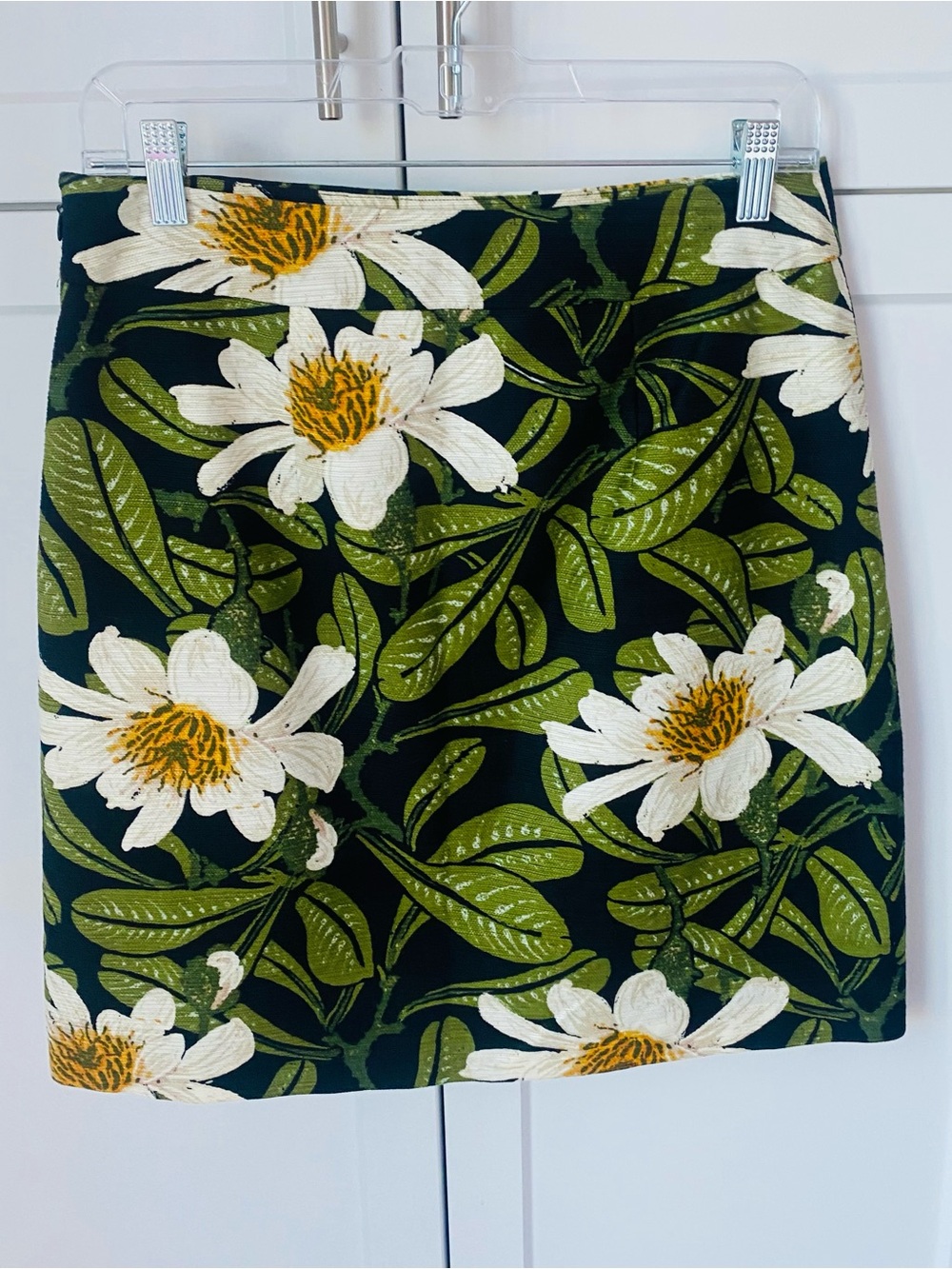 Ann Taylor womens size 2 flower covered mini skirt